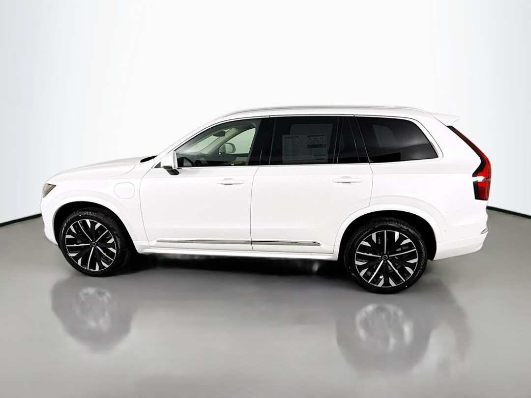 2026 Volvo Xc90 T8 Plus - Image 2
