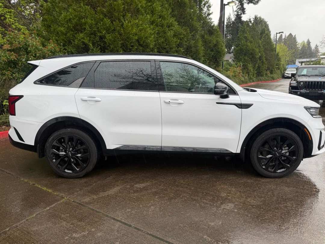 2023 Kia Sorento SX - Image 2