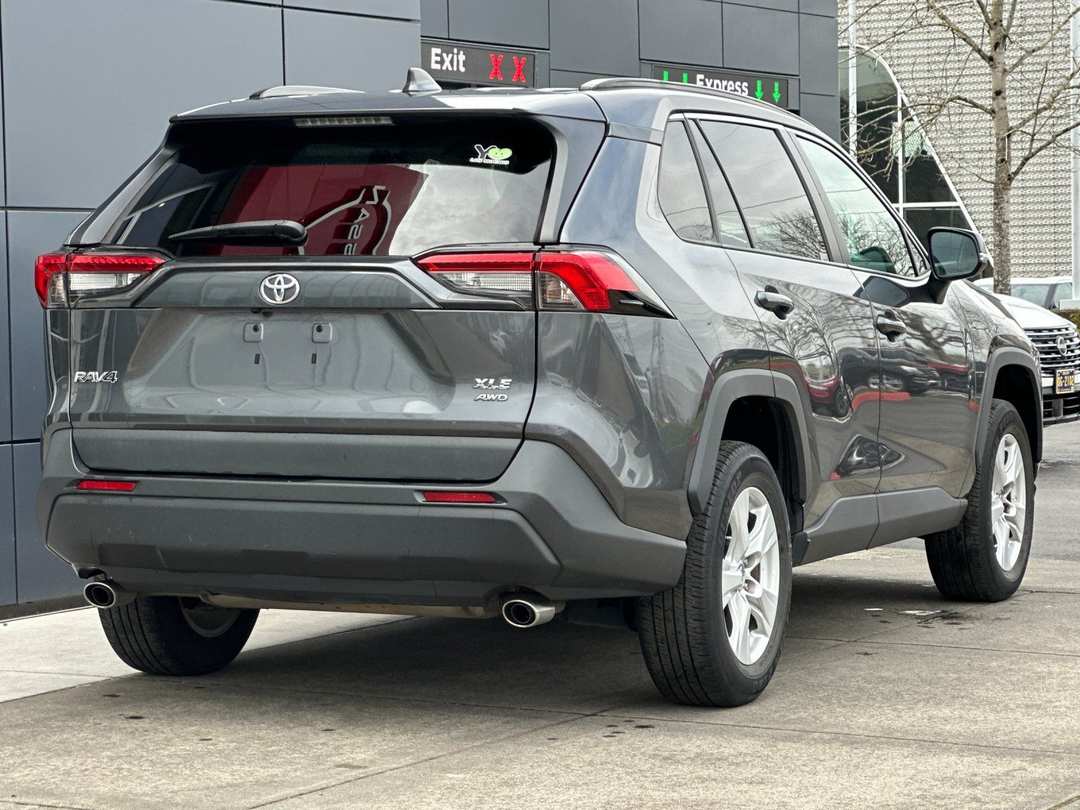 2021 Toyota Rav4 XLE - Image 3