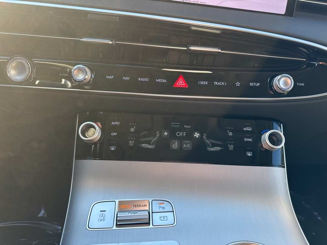 2026 Genesis Gv70 2.5T Advanced - Image 26