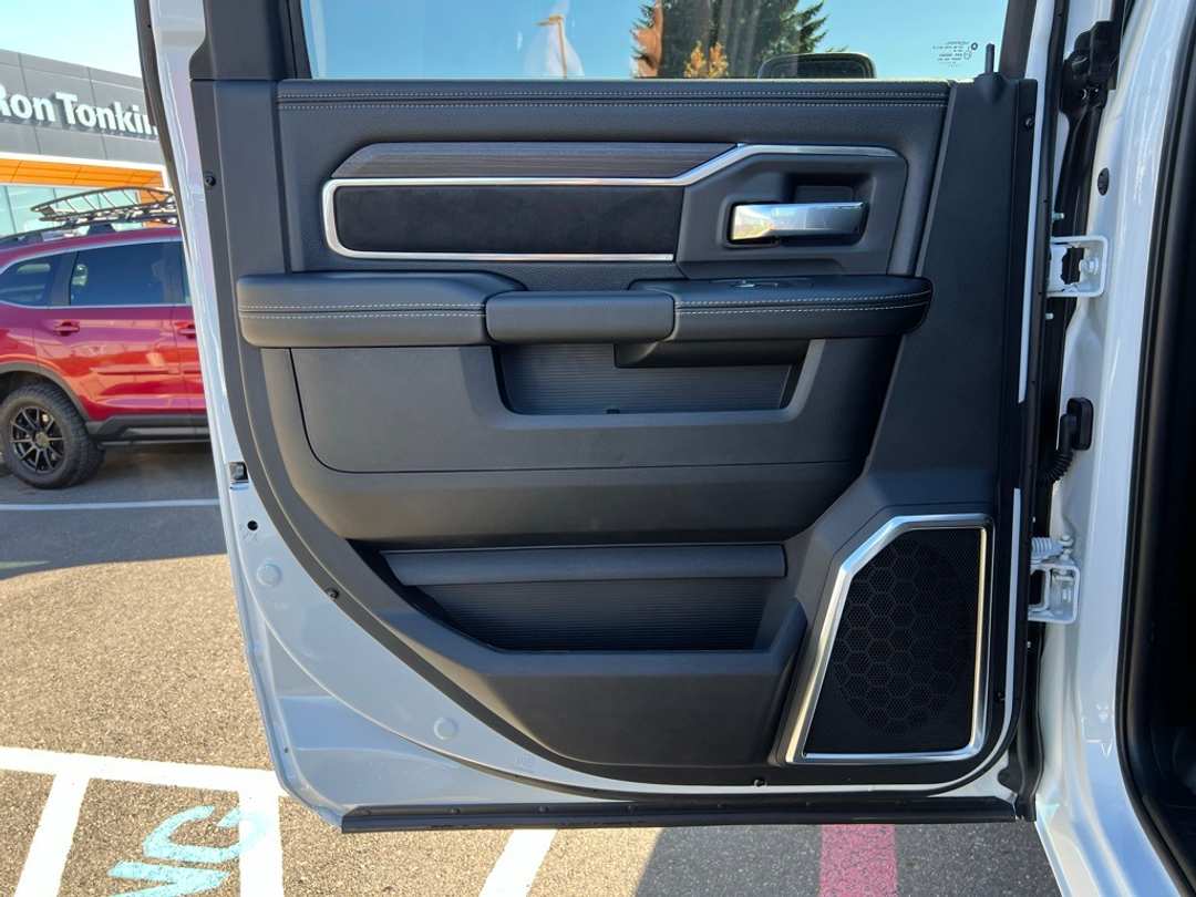 2026 Ram 2500 Laramie - Image 26