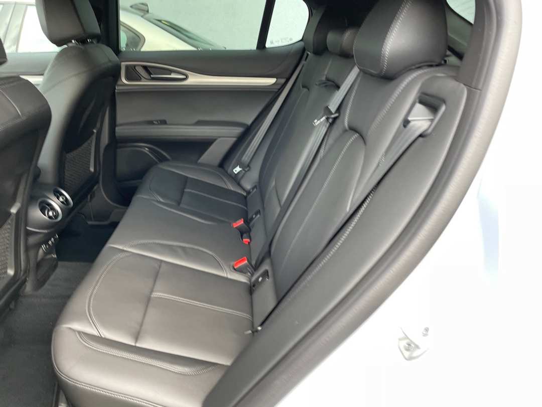 2024 Alfa Romeo Stelvio Ti - Image 29