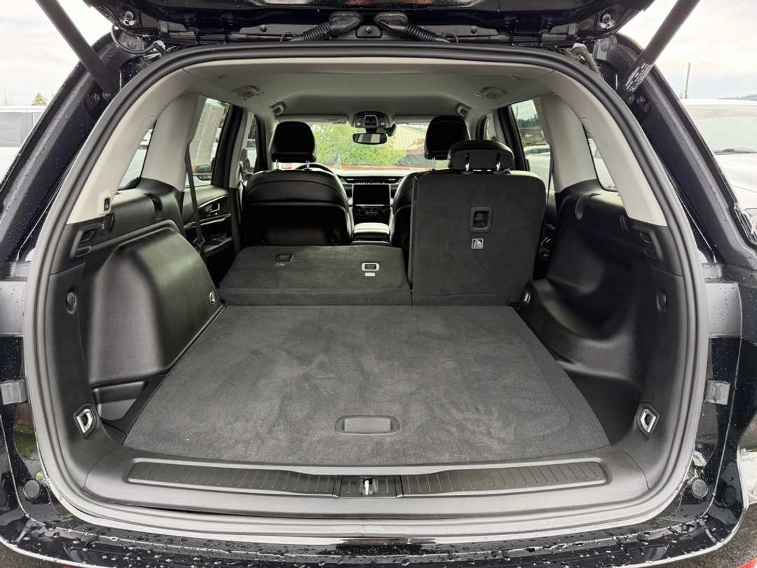 2023 Jeep Grand Cherokee Limited - Image 11