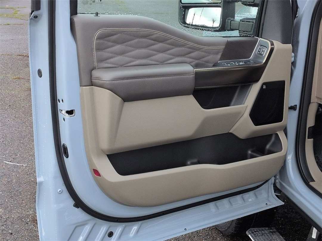 2026 Ford F-350Sd Platinum - Image 9