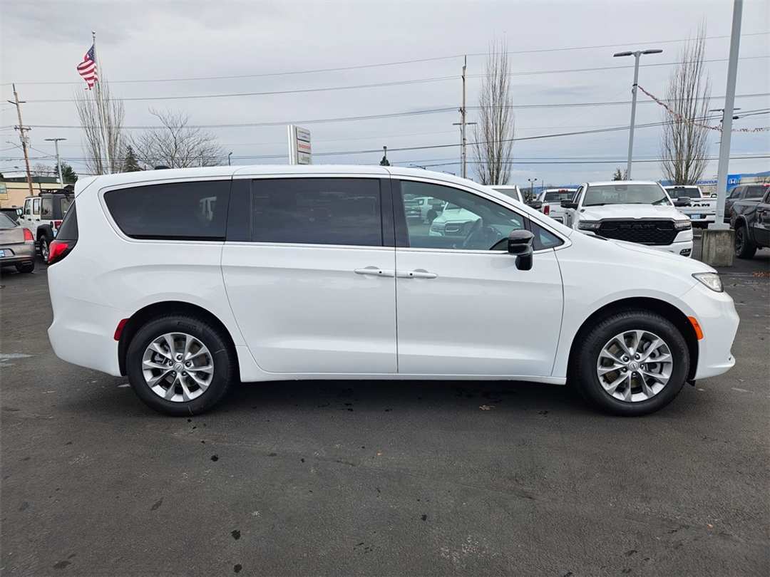 2026 Chrysler Pacifica Select - Image 7