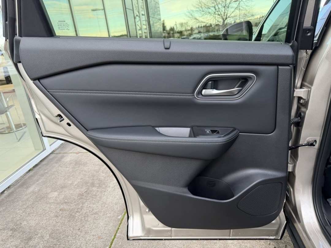 2026 Nissan Rogue Platinum - Image 31