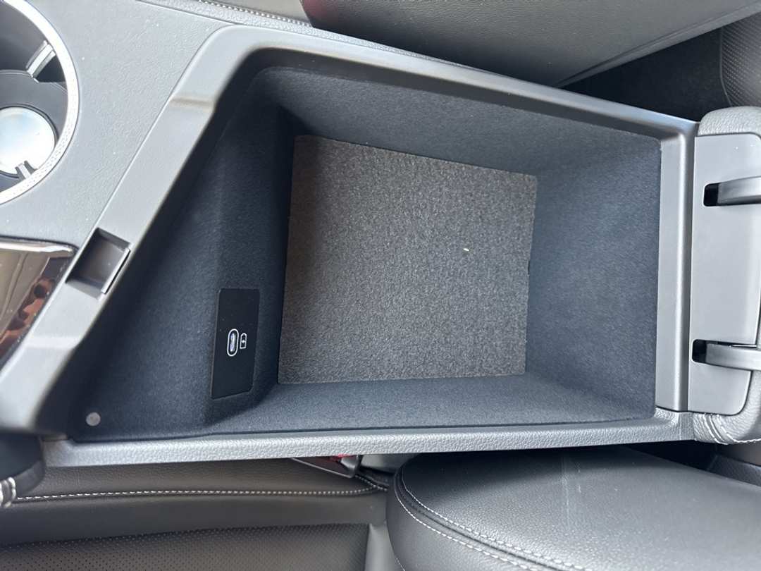 2026 Genesis G70 2.5T - Image 24