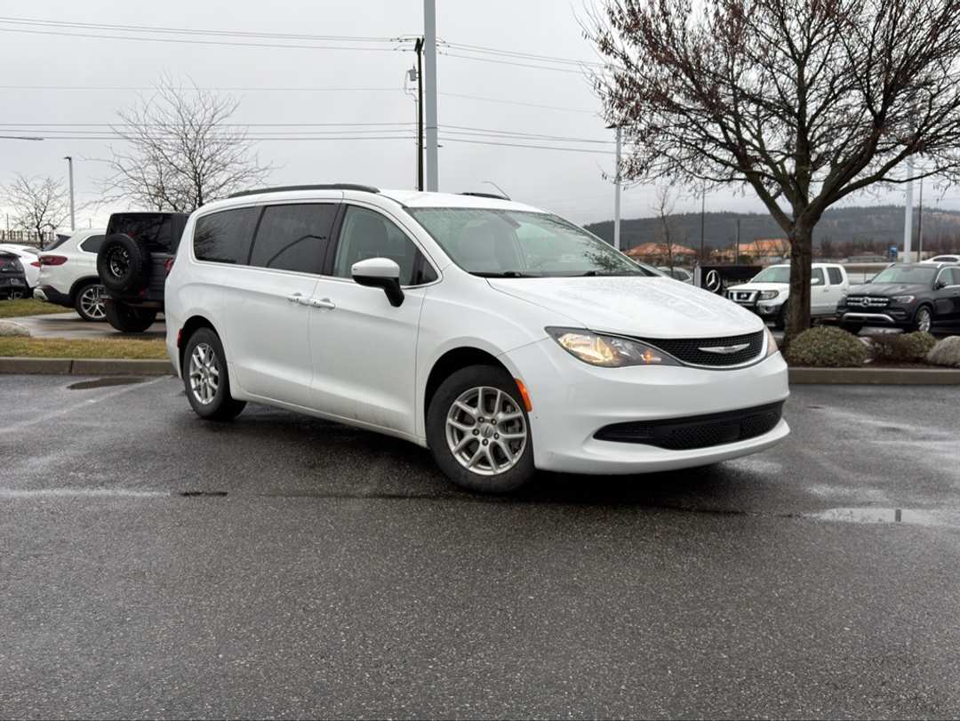 2021 Chrysler Voyager LXI - Image 2