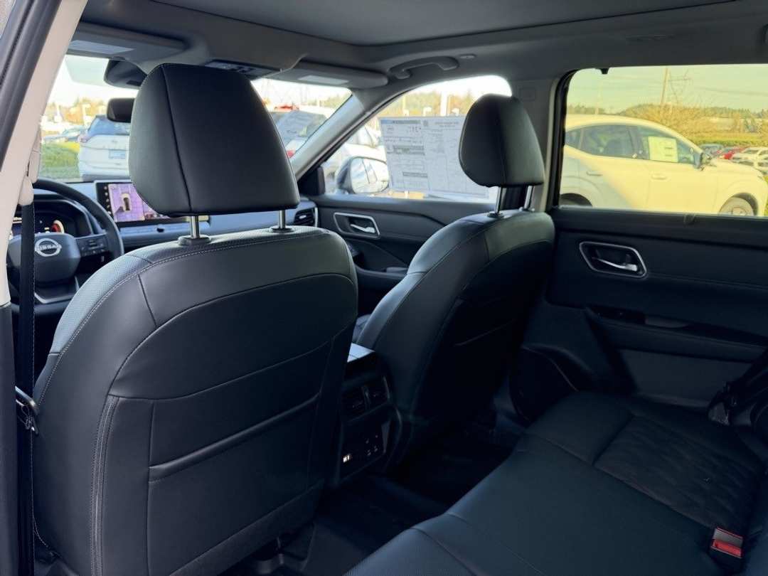 2026 Nissan Rogue Platinum - Image 35