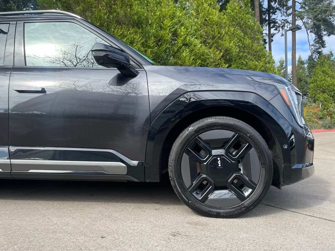 2024 Kia Ev9 GTLine - Image 2