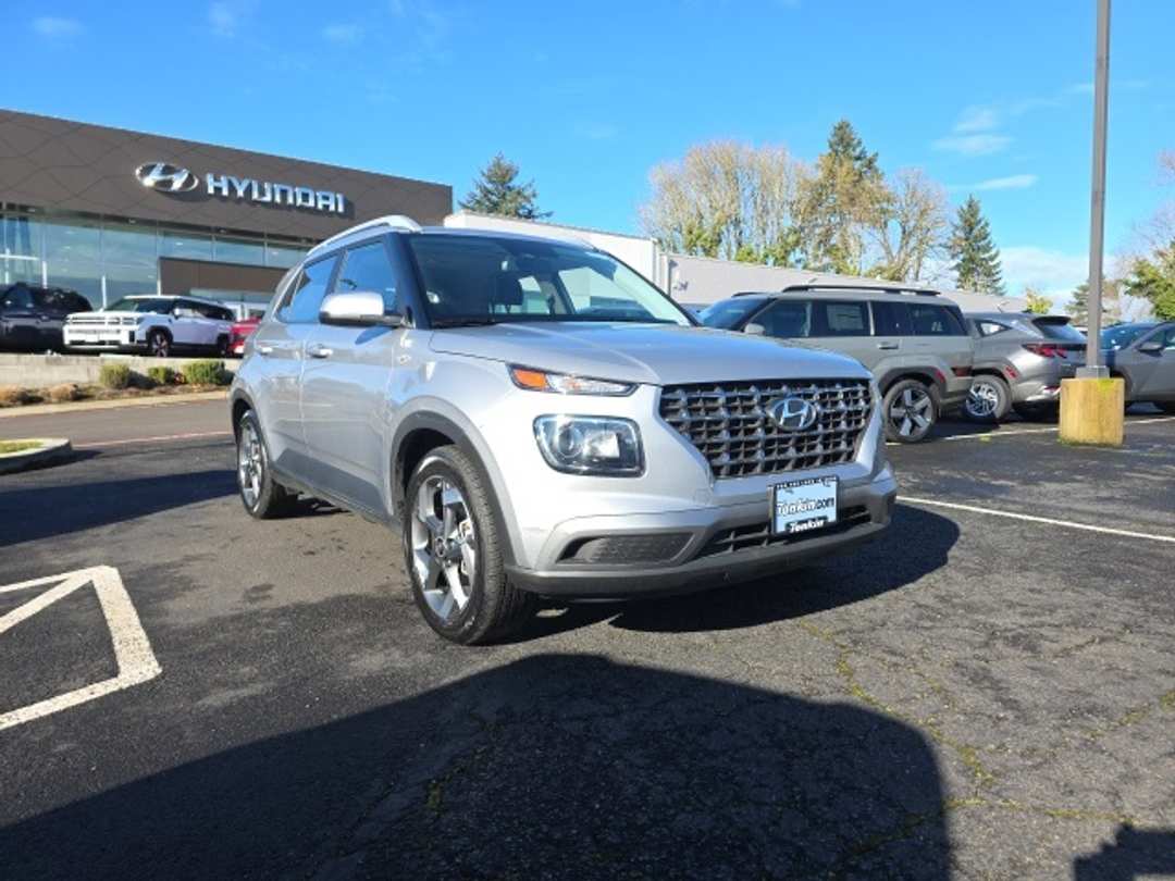 2025 Hyundai Venue SEL - Image 2