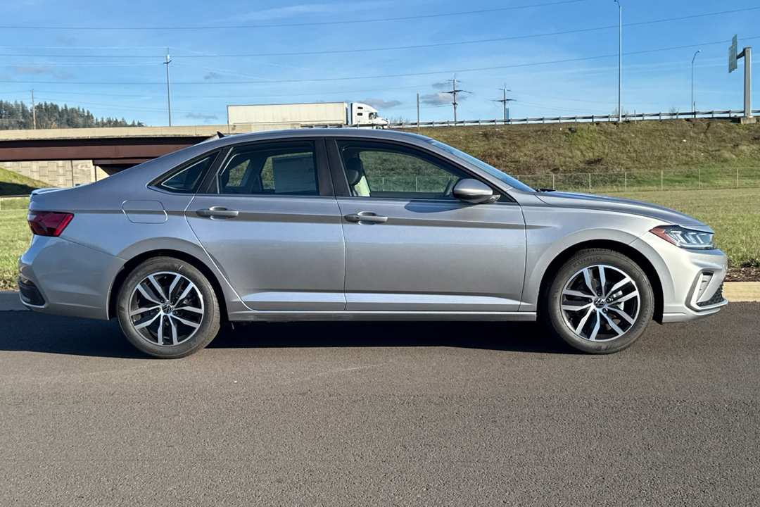2026 Volkswagen Jetta 1.5T SE - Image 2