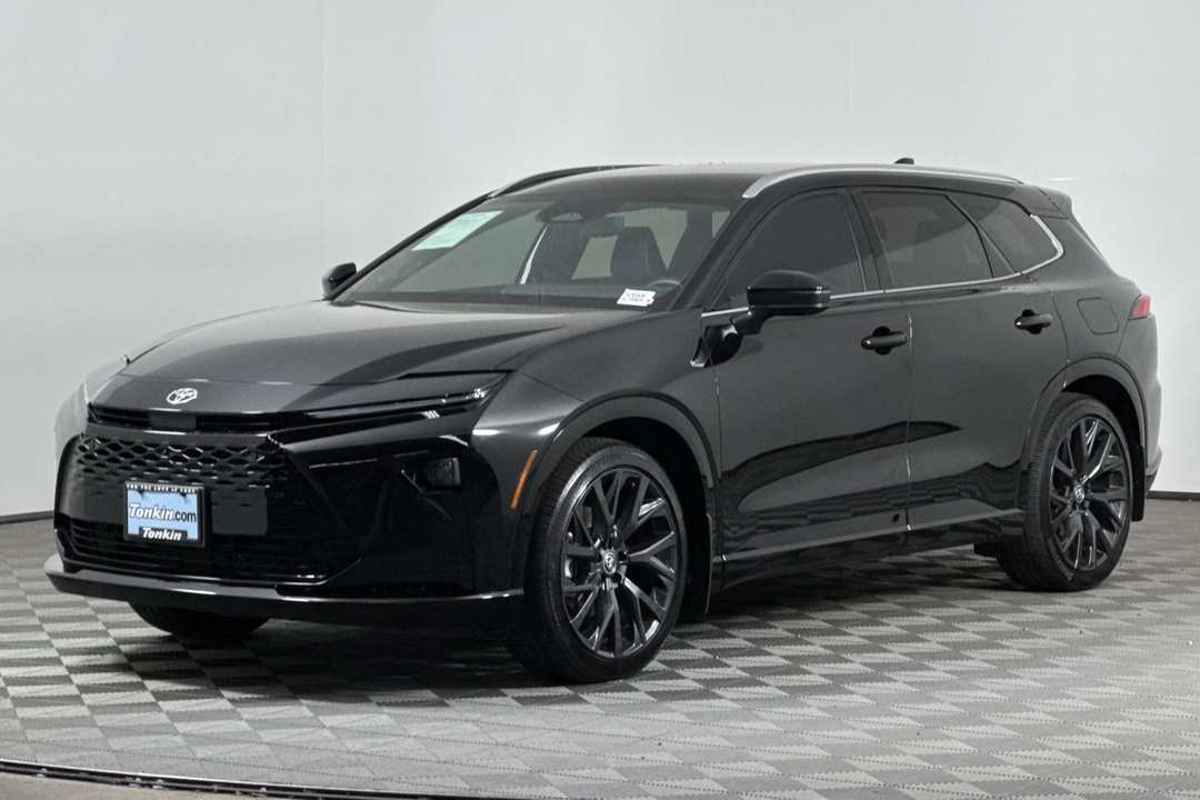 2025 Toyota Crown Signia Limited - Image 8