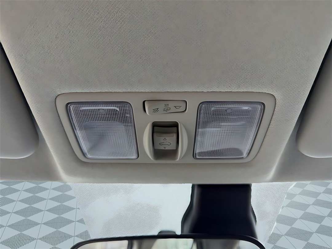 2025 Hyundai Venue SEL - Image 26