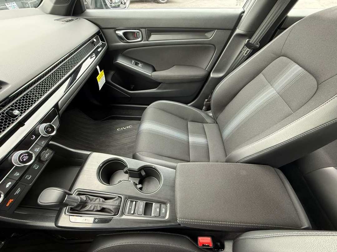 2025 Honda Civic Sport - Image 29