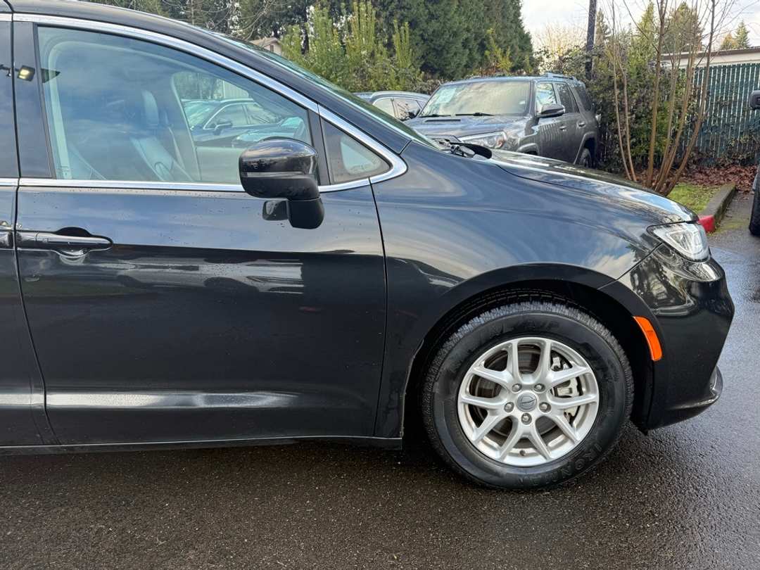 2023 Chrysler Pacifica Touring L - Image 17