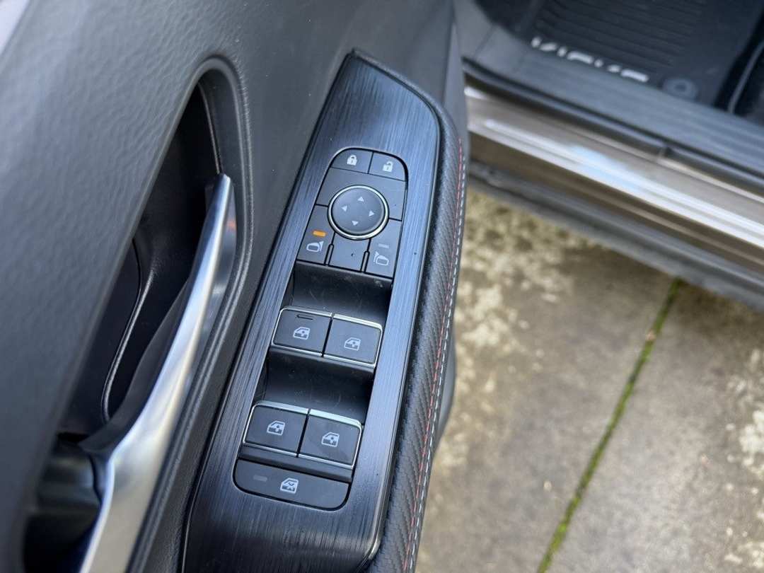 2026 Nissan Kicks SR - Image 12