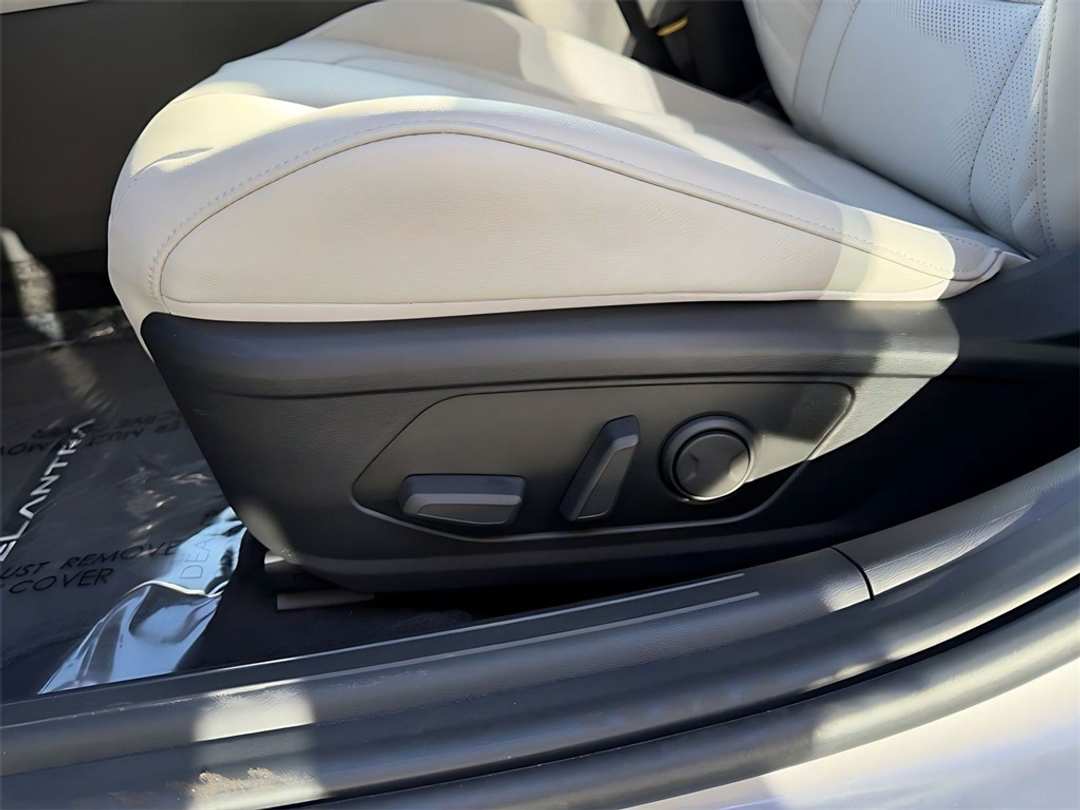 2026 Hyundai Elantra Limited - Image 13