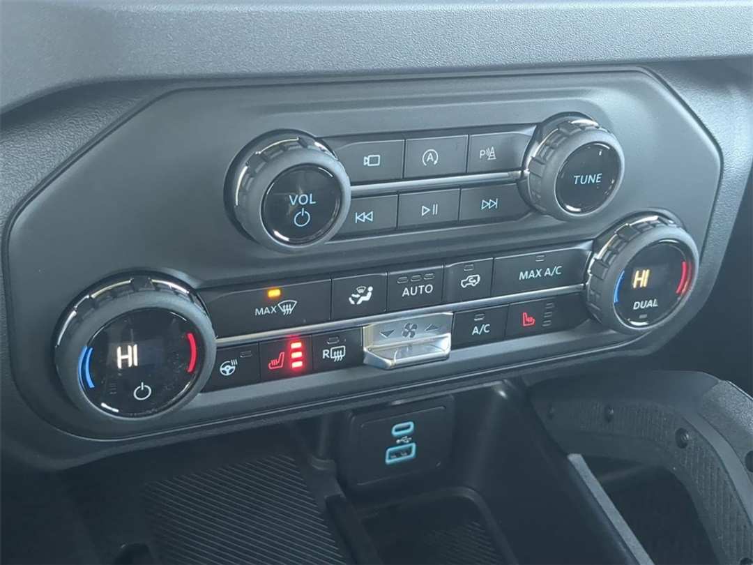 2025 Ford Bronco Badlands - Image 19