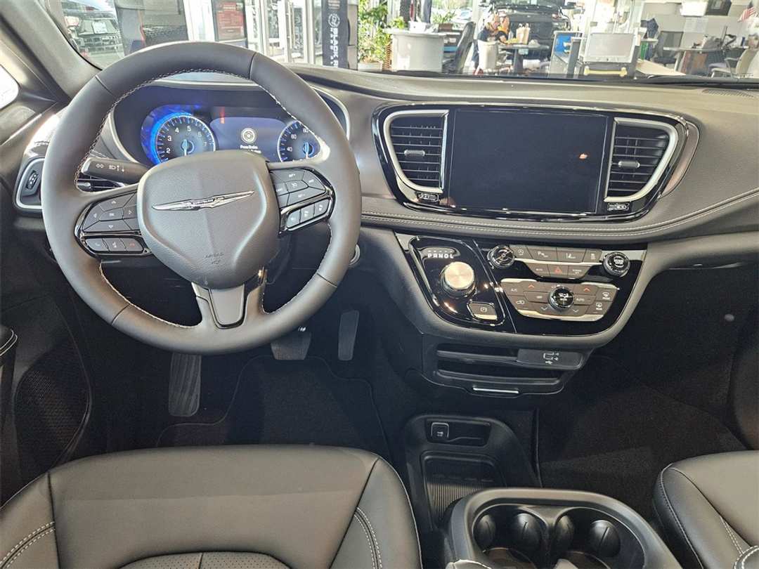2026 Chrysler Pacifica Select - Image 25