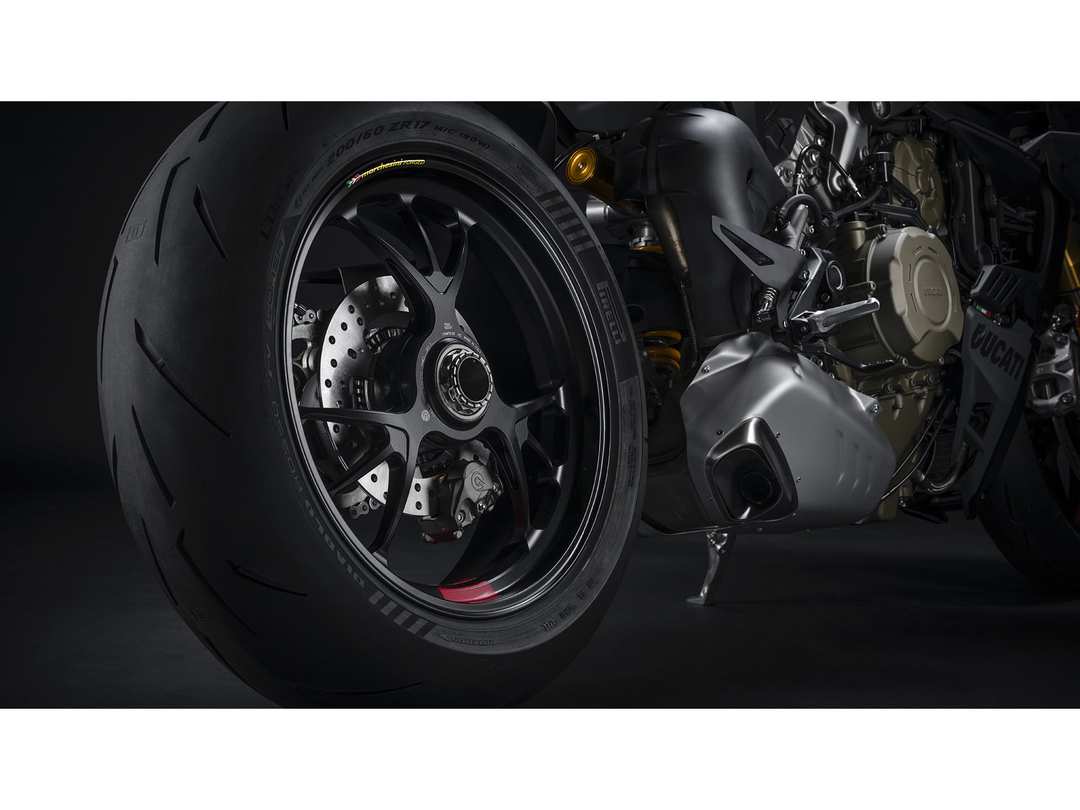 2025 Ducati Streetfighter V4 - Image 15