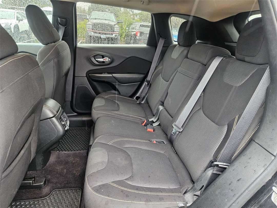 2016 Jeep Cherokee Latitude - Image 27