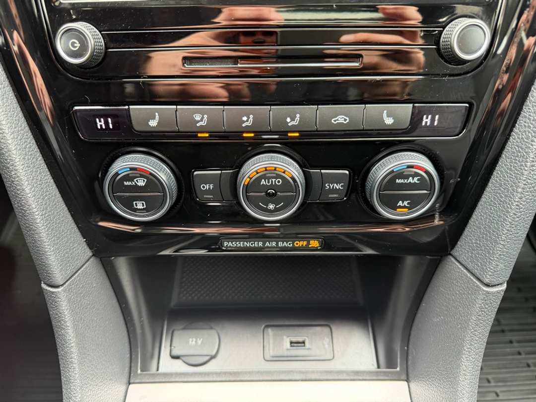 2020 Volkswagen Passat 2.0T RLine - Image 25