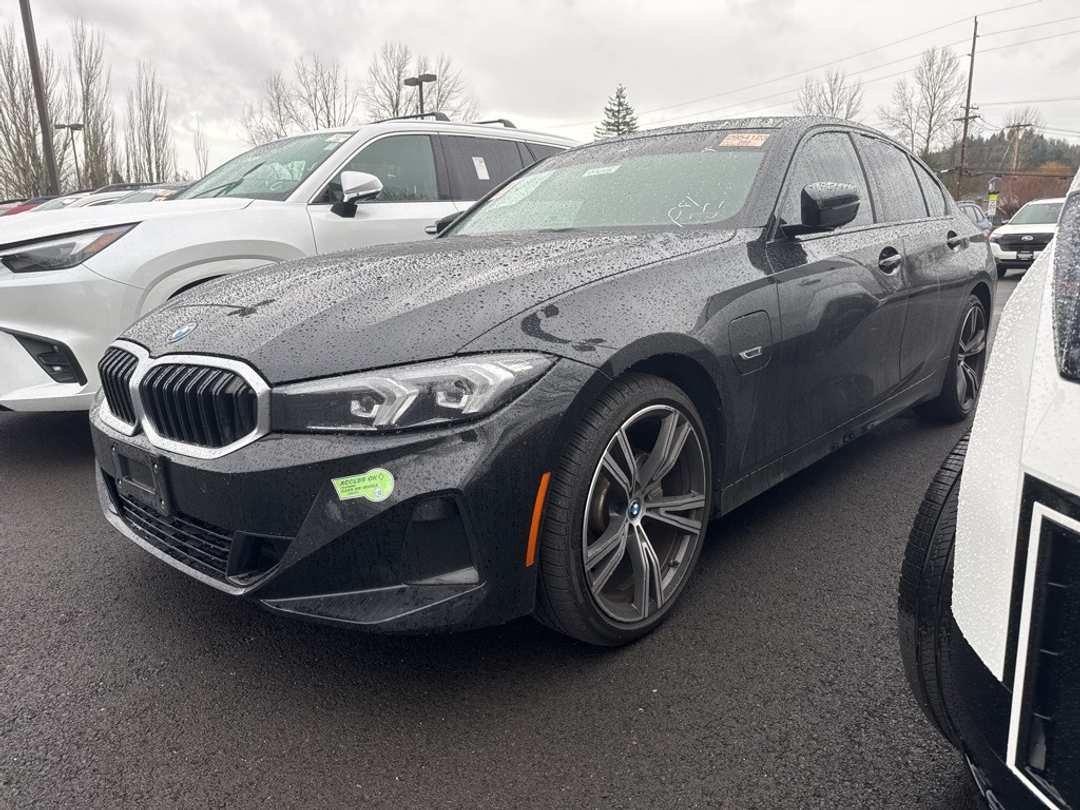 2023 BMW 3 Series 330e xDrive - Image 3