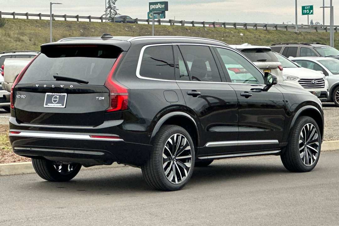 2026 Volvo Xc90 T8 Ultra - Image 3