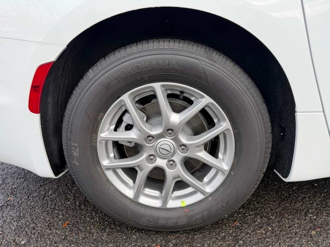 2026 Chrysler Pacifica Select - Image 9