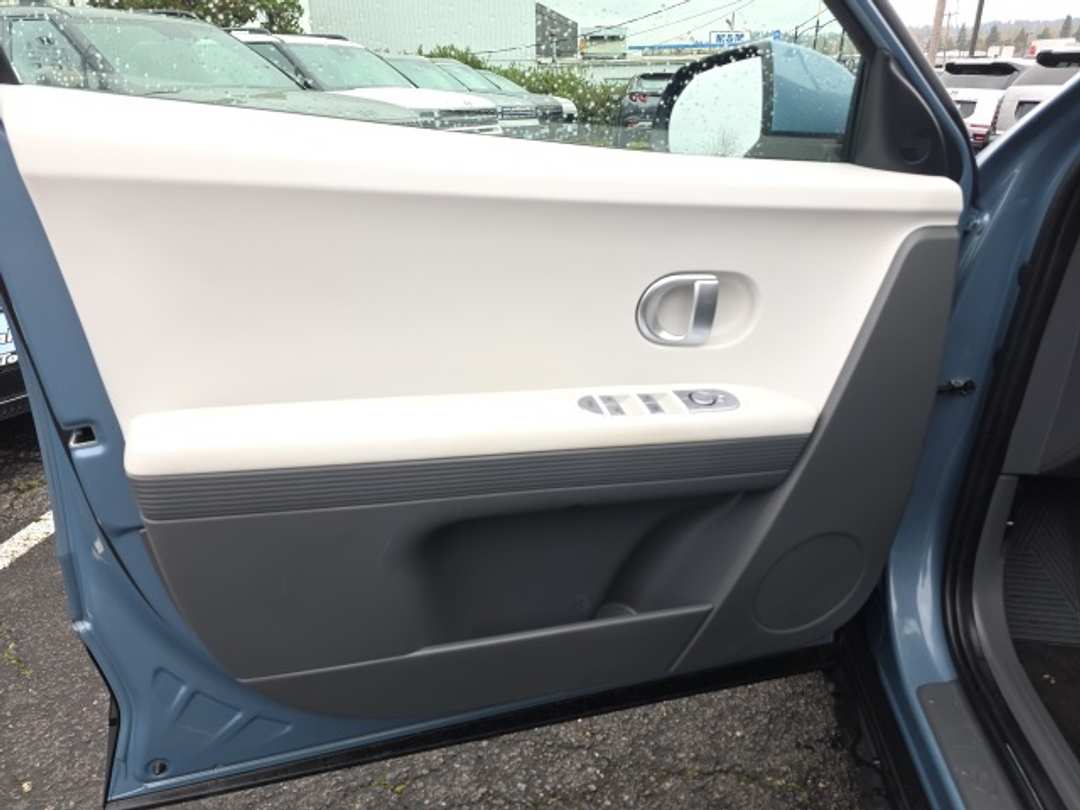 2024 Hyundai Ioniq 5 SE - Image 8