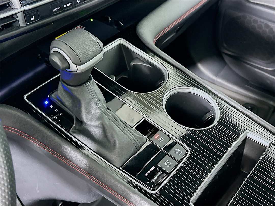 2025 Toyota Sienna XSE - Image 17