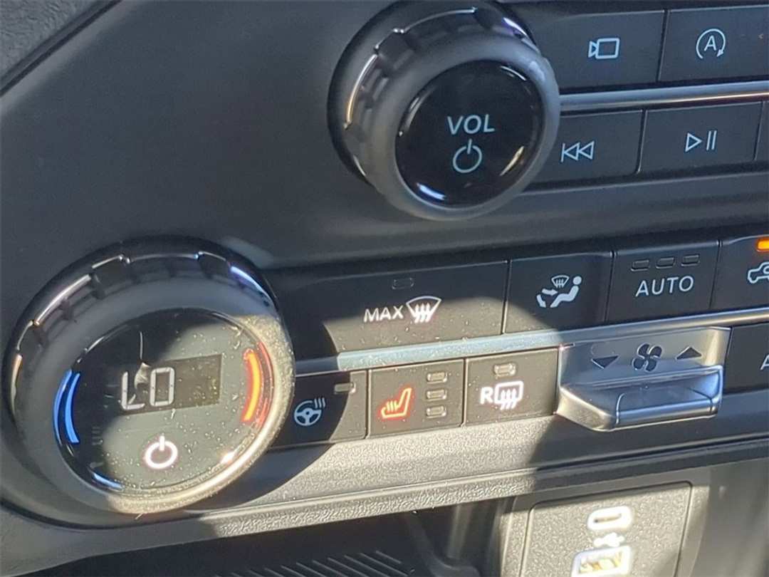 2025 Ford Bronco Outer Banks - Image 21