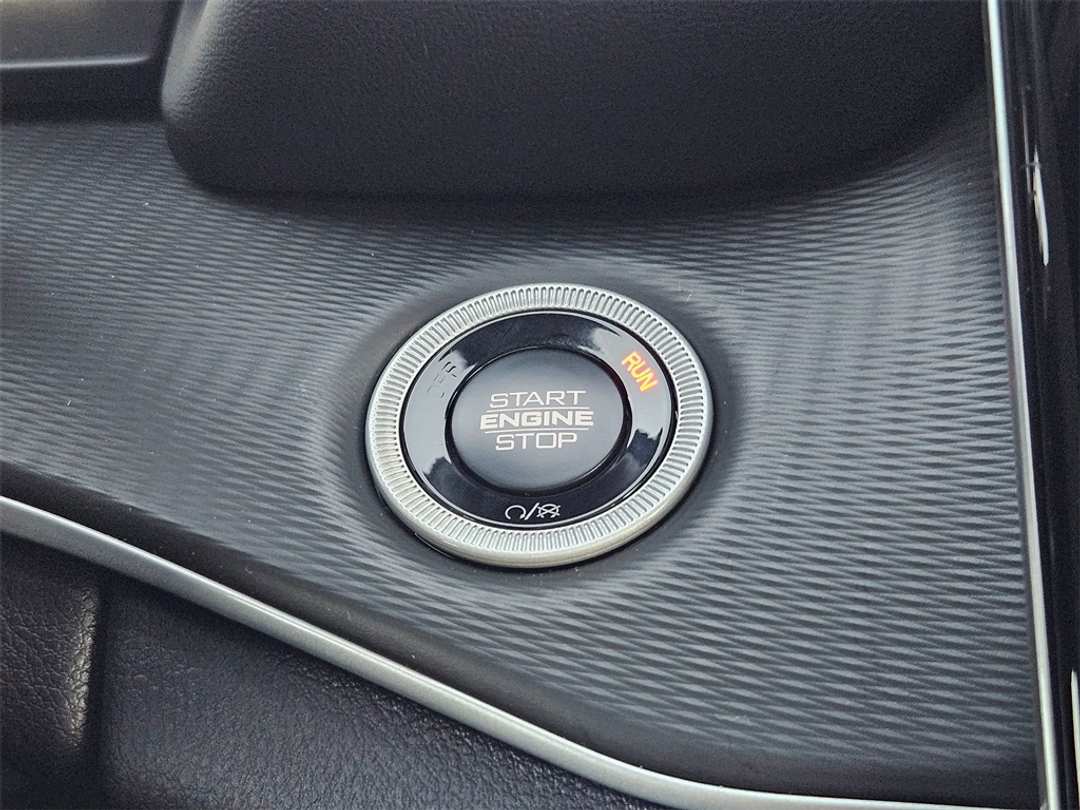 2025 Jeep Grand Cherokee L Laredo - Image 17