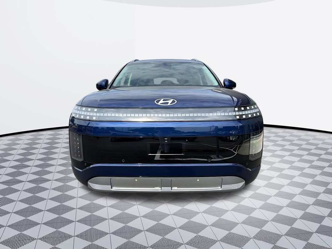 2026 Hyundai Ioniq 9 SEL - Image 3