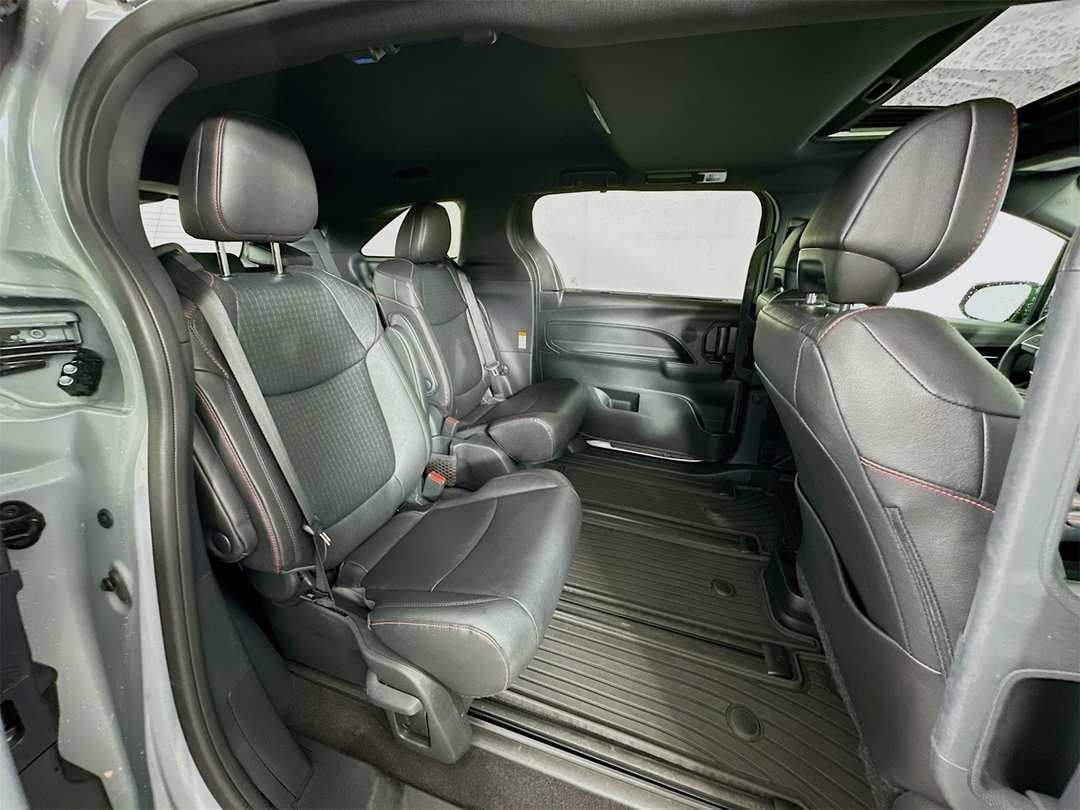 2025 Toyota Sienna XSE - Image 29