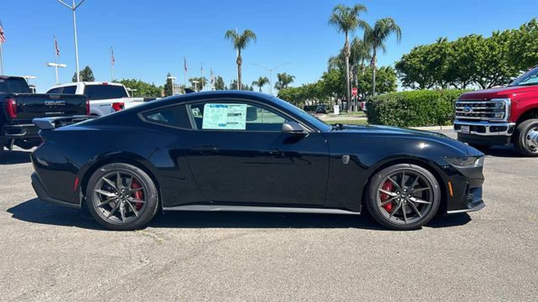 2026 Ford Mustang Dark Horse - Image 2