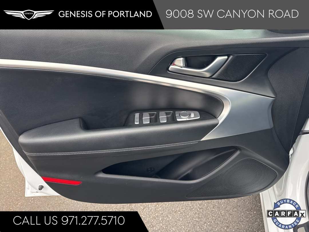 2023 Genesis G70 2.0T - Image 13