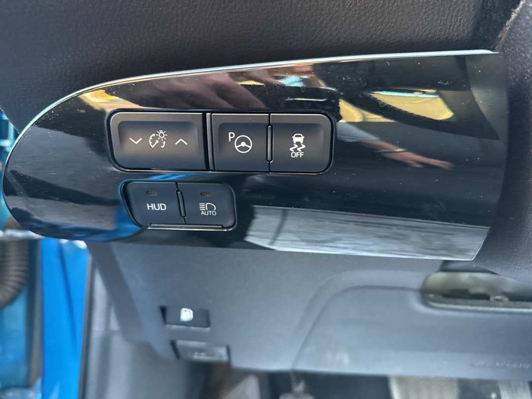 2021 Toyota Prius XLE AWDe - Image 17