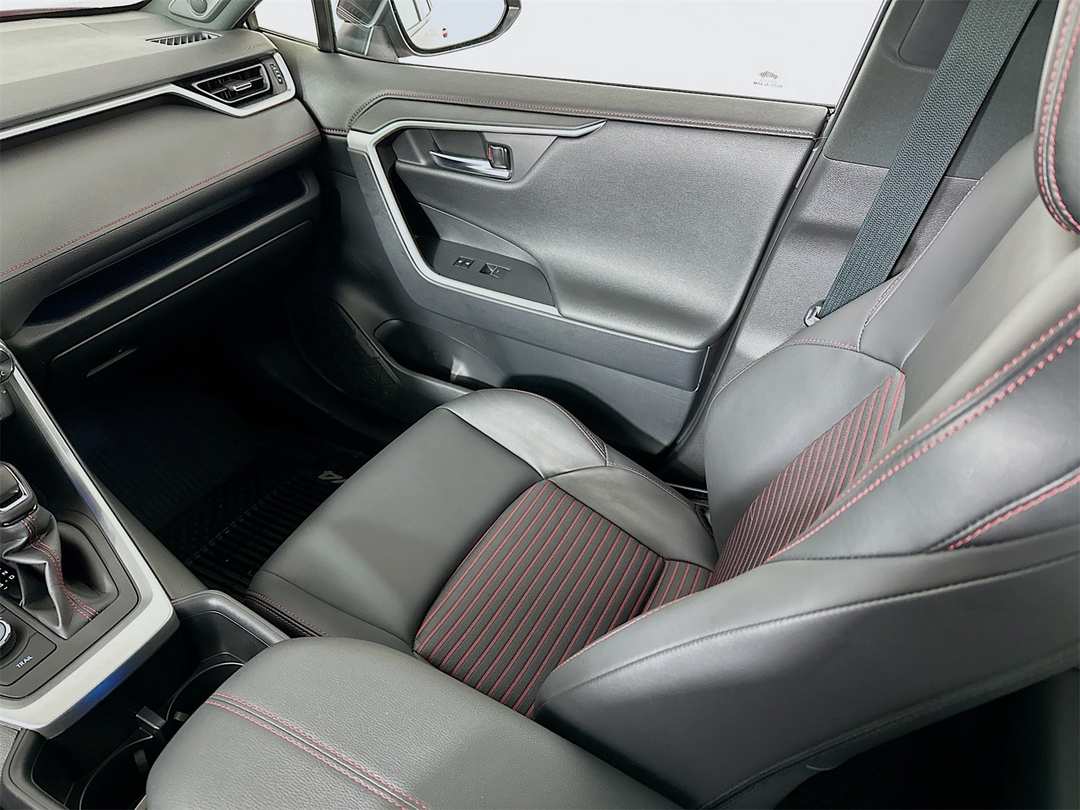 2025 Toyota Rav4 XSE - Image 25