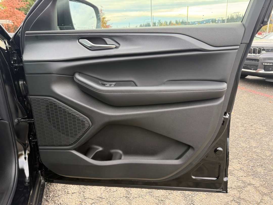 2025 Jeep Grand Cherokee Laredo X - Image 35