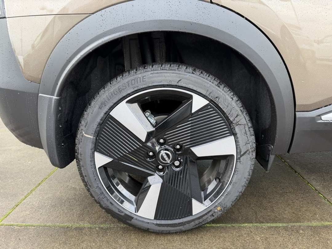 2026 Nissan Kicks SR - Image 9