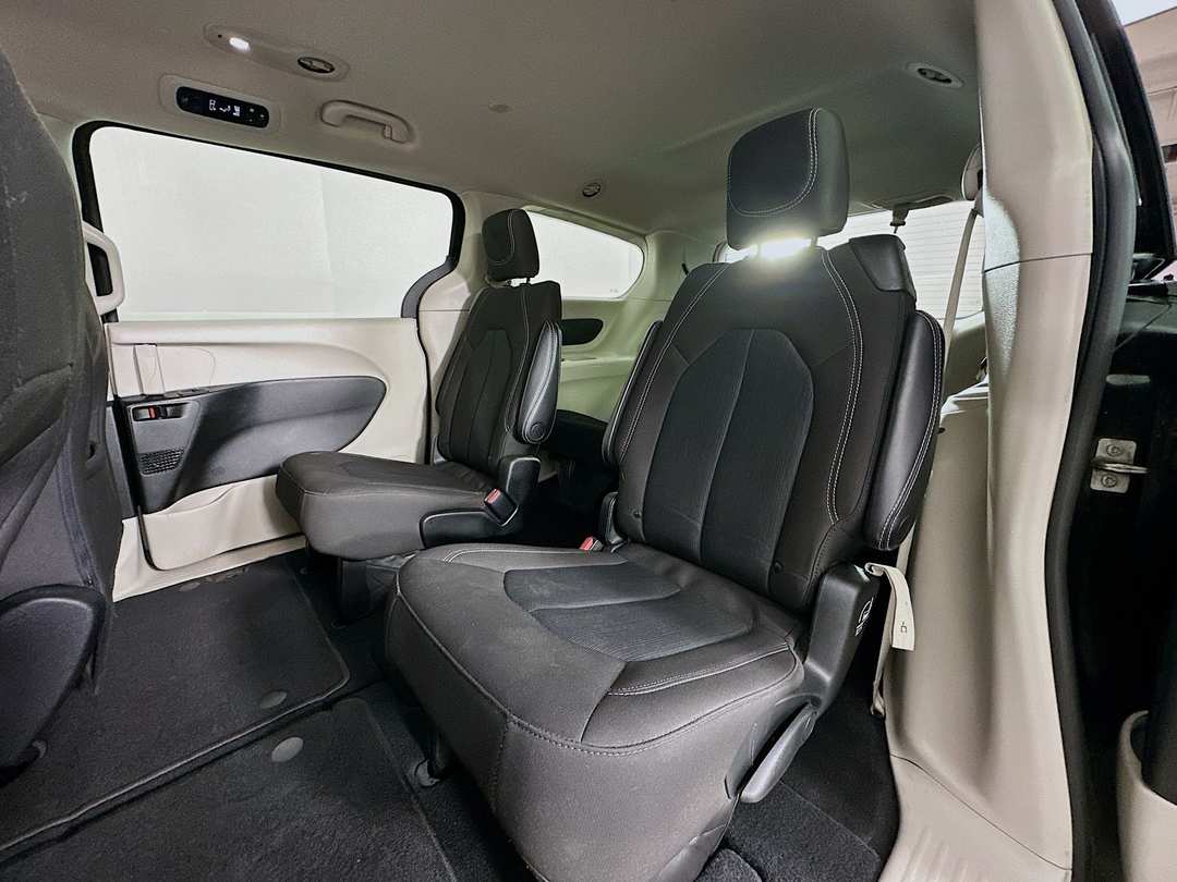 2023 Chrysler Voyager LX - Image 23