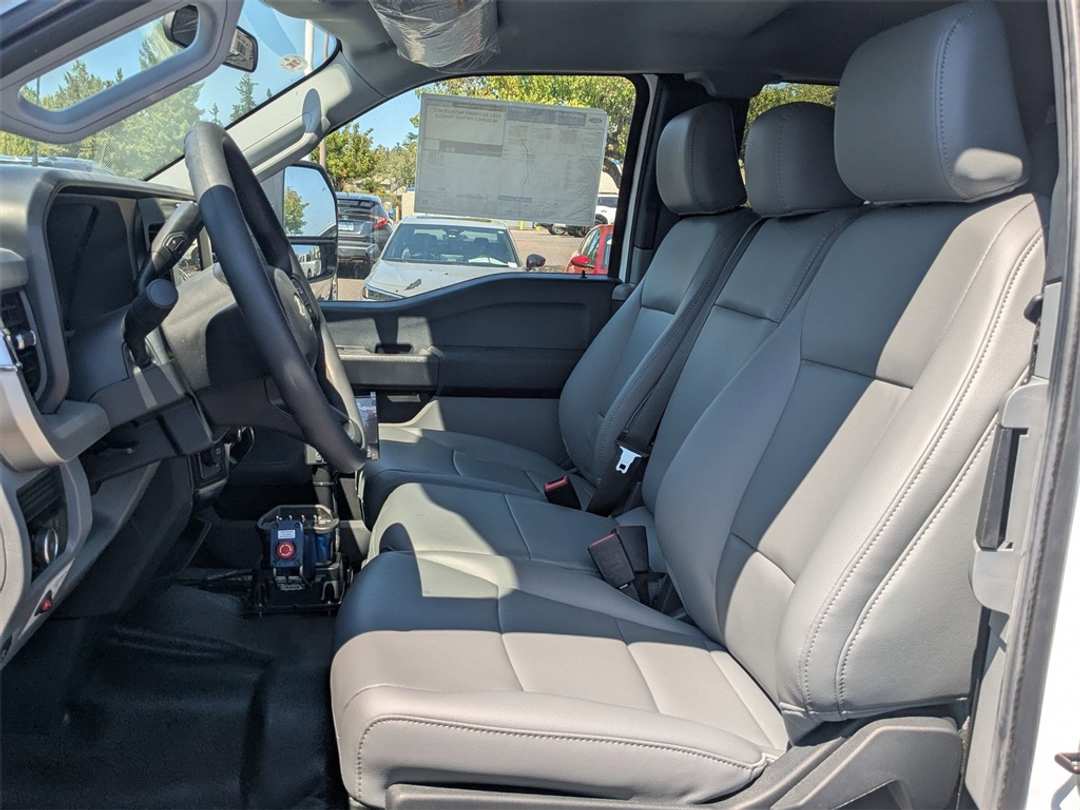 2025 Ford F-550Sd XL - Image 10