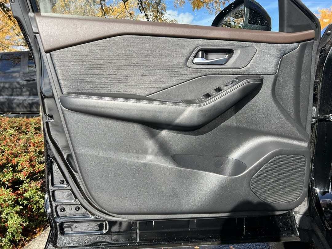 2023 Nissan Rogue SV - Image 10