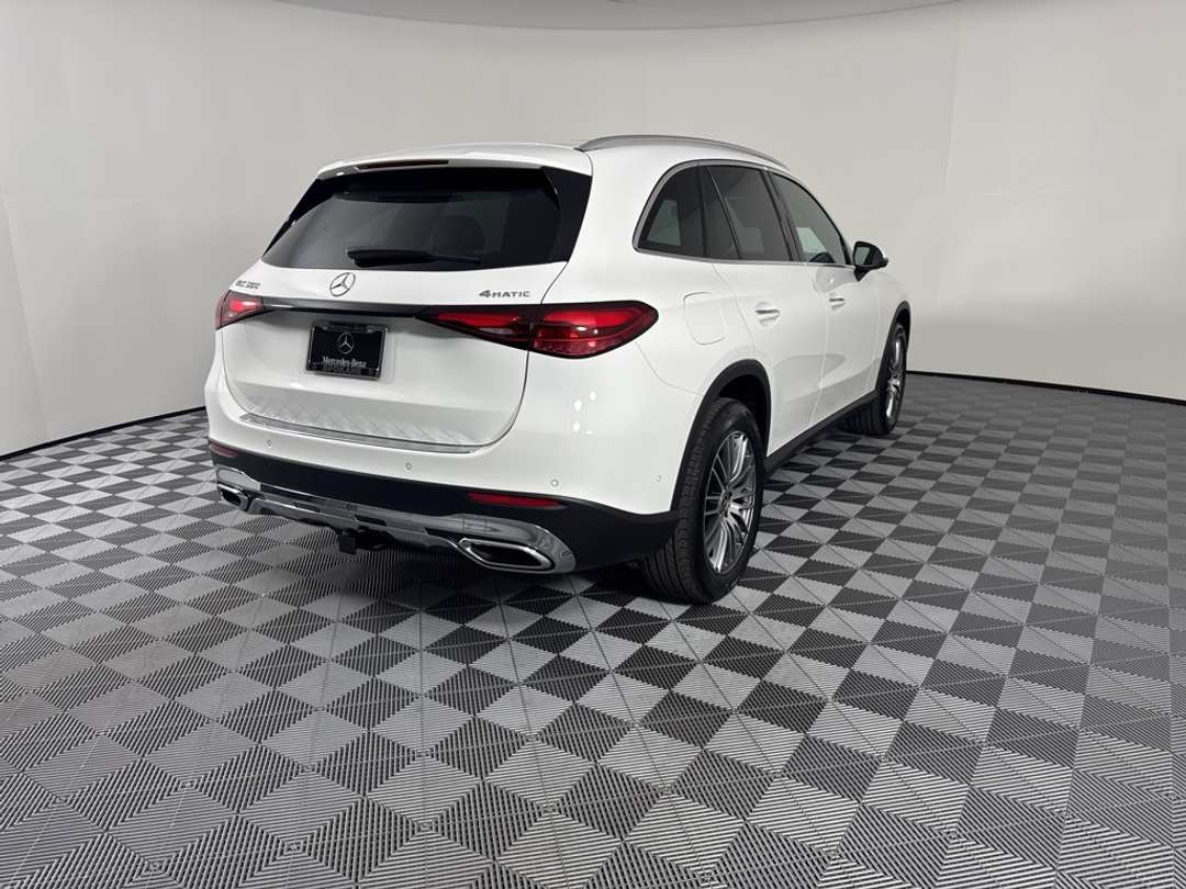 2026 Mercedes-Benz GLC GLC 300 - Image 6