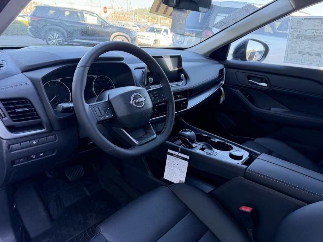 2026 Nissan Rogue Dark Armor - Image 15