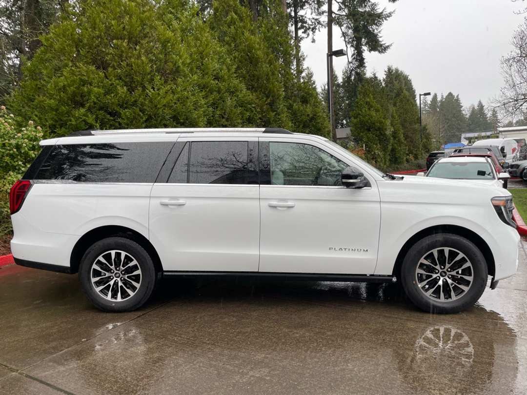 2025 Ford Expedition Max Platinum - Image 2