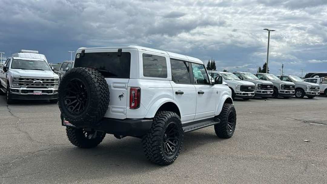 2026 Ford Bronco Outer Banks - Image 3