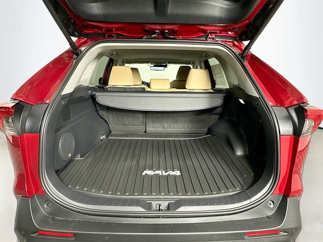 2025 Toyota Rav4 XLE Premium - Image 28